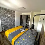 Maison Tout Confort Avec 2 Appartements Separes Ou Associes , Salle De Jeux Et Grande Terrasse Apartmán *