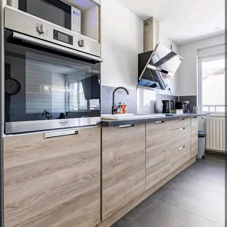Maison Confort Avec 2 Separes Ou Associes , Salle De Jeux Et Grande Terrasse