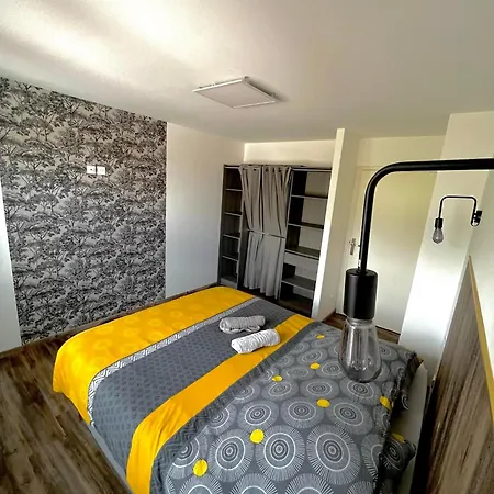 Maison Confort Avec 2 Separes Ou Associes , Salle De Jeux Et Grande Terrasse Apartman *