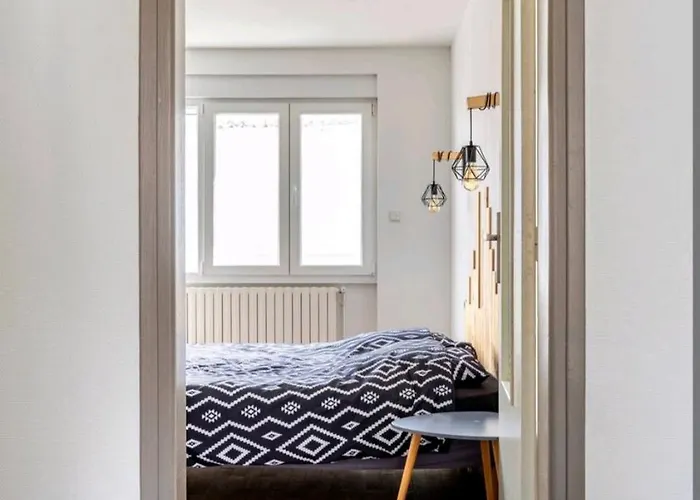 Maison Tout Confort Avec 2 Appartements Separes Ou Associes , Salle De Jeux Et Grande Terrasse *